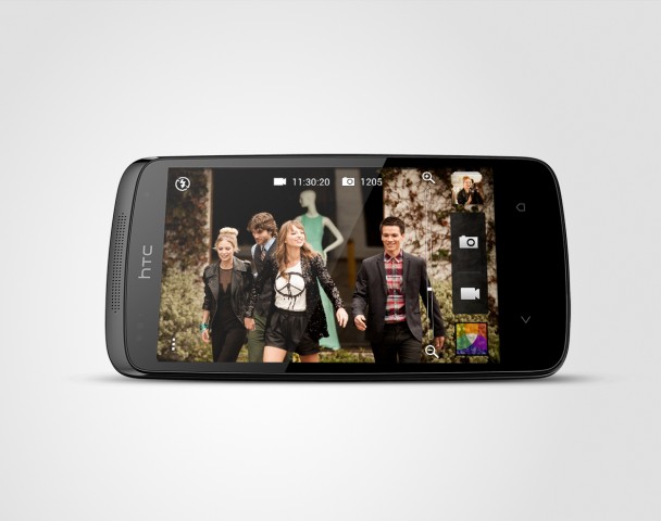 Das HTC Desire 500 hat ein 4,3 Zoll großes Display mit einer Auflösung von 800 x 480 Pixeln.